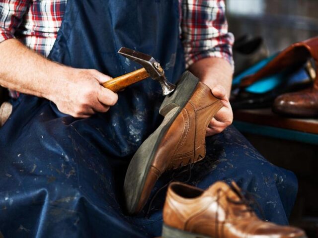 REPARADORA DE CALZADO